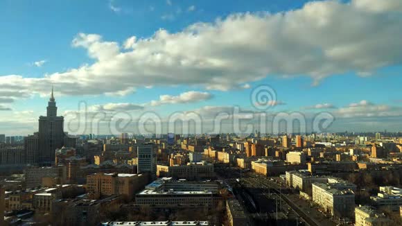莫斯科多云的天空时间流逝列宁格勒斯基普罗斯佩克特大道高空射击视频的预览图