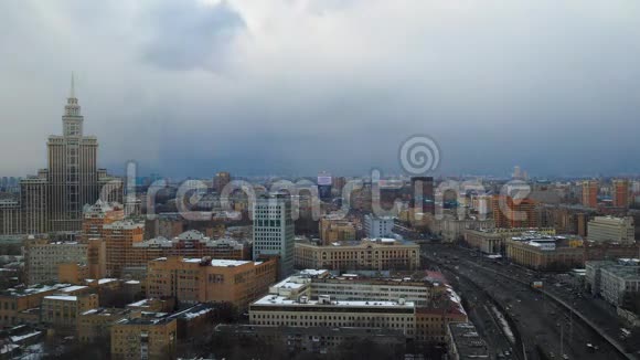 莫斯科部分多云冬季时间流逝列宁格勒斯基普罗斯佩克特大道4K视频的预览图