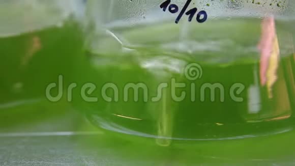 储存充氧实验室样品藻类气泡视频的预览图