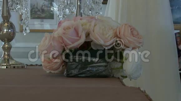 装饰用玫瑰花束装饰舞厅视频的预览图