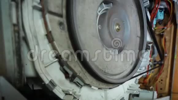 洗衣机的维修拆除的住房视频的预览图