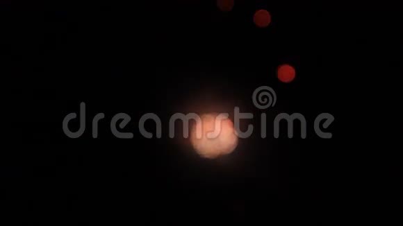 红色的烟花散放博克视频的预览图