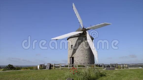 乡村的风车视频的预览图