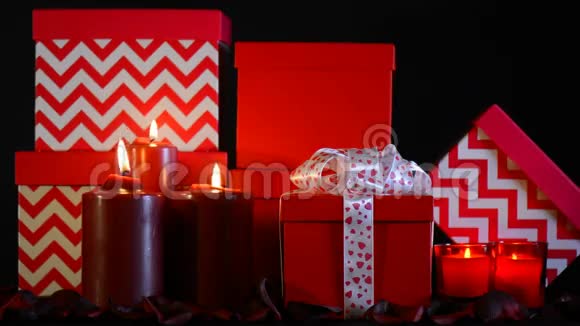 浪漫情人节大叠红色礼物变焦视频的预览图