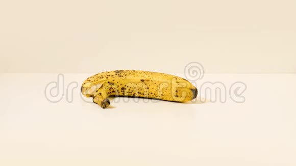 香蕉本身会停止运动视频的预览图