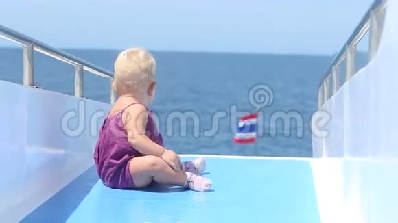 婴儿甲板船海洋泰国视频的预览图