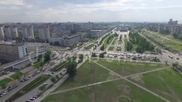 俄罗斯城市生活及其中心街道视频的预览图