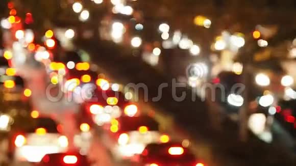 交通拥堵的模糊灯光视频的预览图