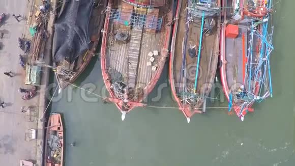 老渔船空中录像从上面看到泰国视频的预览图