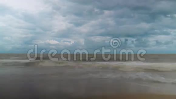 海潮和云层时间流逝录像视频的预览图