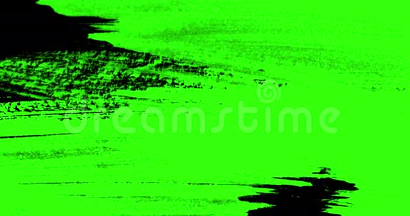 水墨水彩颜料溅落过渡在色度键绿色屏幕背景颜料溅落视频的预览图