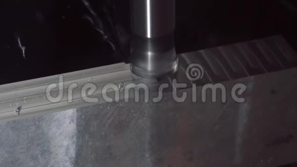 自动化制造铝零件关闭金工数控铣床切割金属现代加工视频的预览图