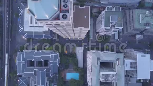 泰国曼谷现代区曼谷泰国马拉松的鸟瞰图曼谷市中心视频的预览图