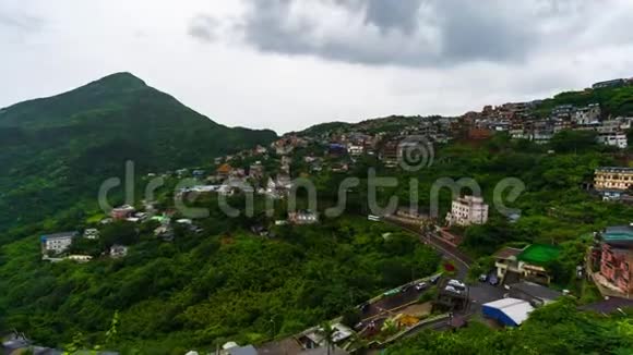 台湾雨天有山的九芬村视频的预览图