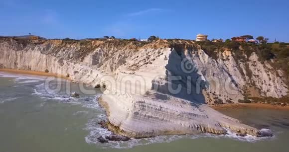 意大利ScaladeiTurchi岩石悬崖上土耳其人的空中摄影楼梯视频的预览图