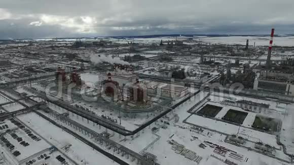 俄罗斯冬季炼油厂视频的预览图