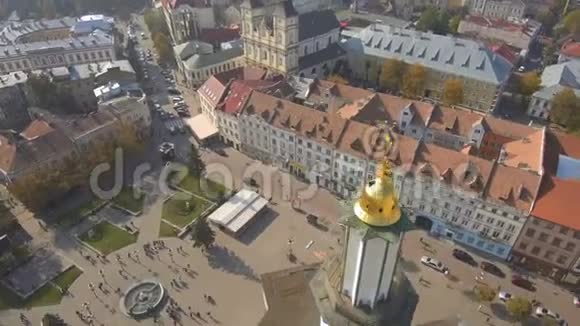 乌克兰伊万诺弗兰基夫斯克市的历史中心有市政厅大楼视频的预览图