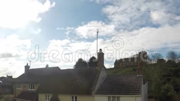 英国村庄一座山上经过教堂的云层时间流逝视频的预览图