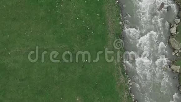 来自山河上空的航拍视频视频的预览图