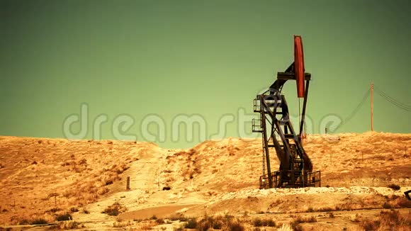 沙漠石油泵HD循环视频的预览图