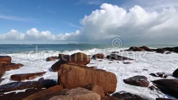 粉红花岗岩海岸法国视频的预览图