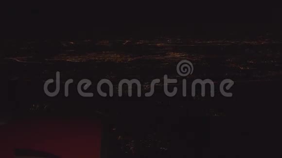 航空公司旅客观城灯夜暗晚上商务度假旅游商业航空公司视频的预览图