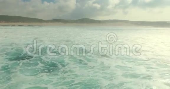 海洋和岛屿景观鸟瞰图视频的预览图