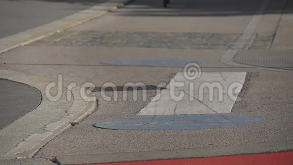 在欧洲城市的高速自行车线路视频的预览图