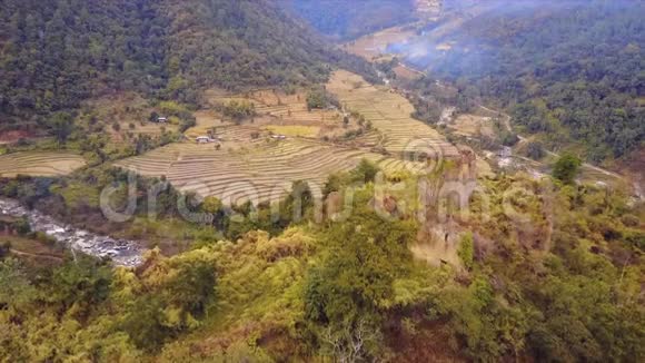 不丹东部景观空中拍摄视频的预览图