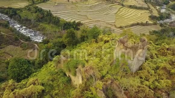 不丹东部景观空中拍摄视频的预览图