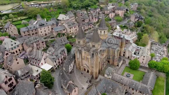 Conques法国南部SainteFoy镇和修道院视频的预览图