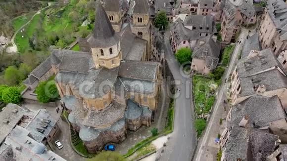 Conques法国南部SainteFoy镇和修道院视频的预览图