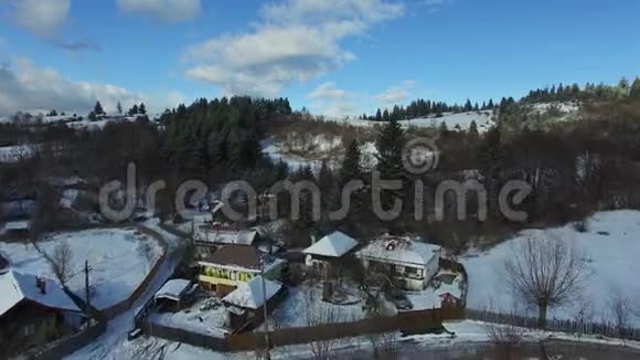 冬季山村鸟瞰图第2部分视频的预览图