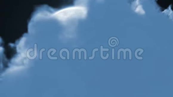 月亮展示和隐藏在云层之间美丽的三维动画全高清视频的预览图