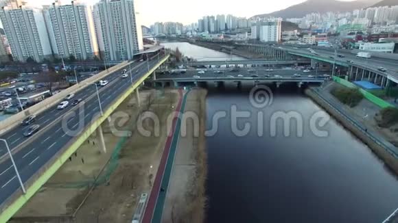 韩国釜山海恩达的Wondong集成电路高峰时间视频的预览图