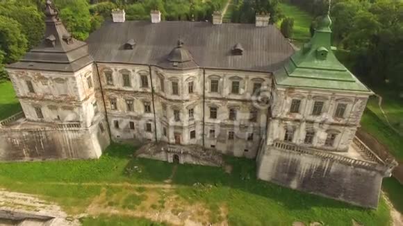 鸟瞰Pidhirtsi城堡4k视频的预览图