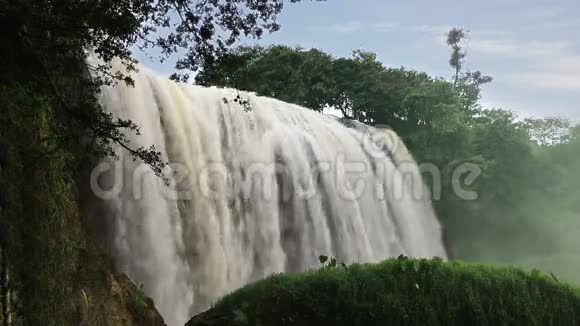越南达拉特的大象瀑布视频的预览图