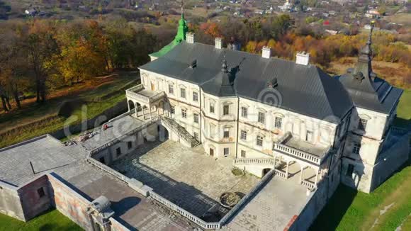 乌克兰皮德希里茨鬼城堡的鸟瞰图视频的预览图