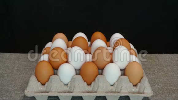 白蛋和棕蛋视频的预览图