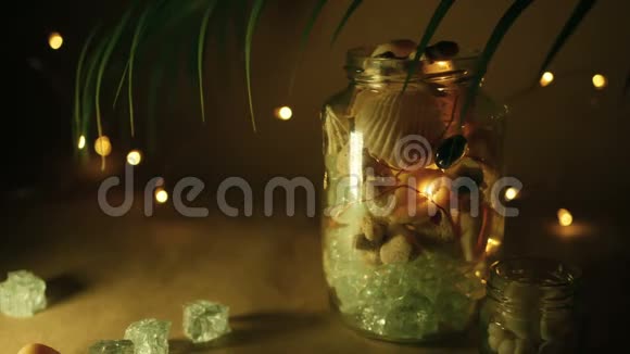 家庭装饰用的热带贝壳玻璃罐海洋风格的家居配件海滩主题室内装饰视频的预览图