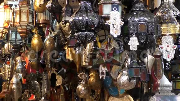 市场上的摩洛哥传统手工灯和灯笼视频的预览图