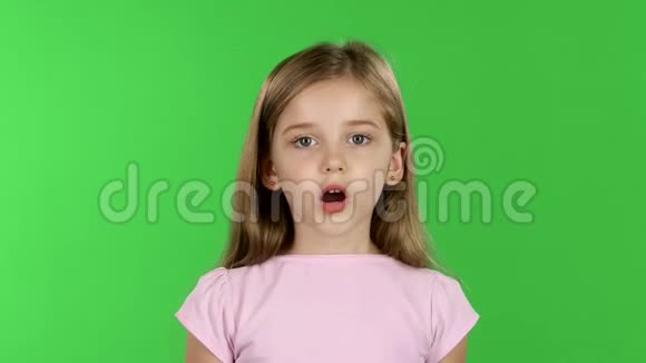 婴儿大声喊叫绿色屏幕视频的预览图