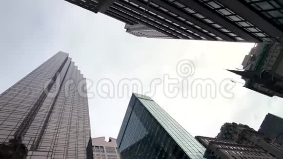 纽约摩天大楼的底视图视频的预览图