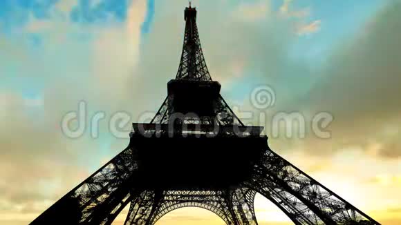 日落时分的巴黎天空视频的预览图