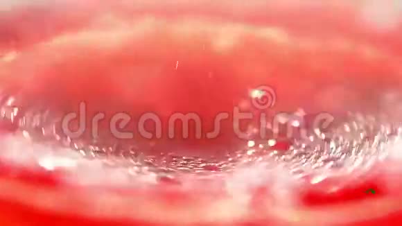 质地的化学液体特写饮料红色果汁受到试管的阻碍视频的预览图