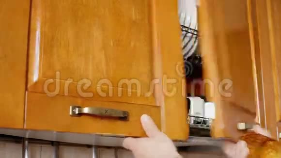 厨房橱柜玻璃更换视频的预览图