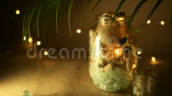 家庭装饰用的热带贝壳玻璃罐海洋风格的家居配件海滩主题室内装饰视频的预览图