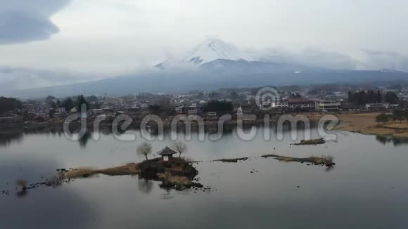 鸟瞰日本富士山视频的预览图