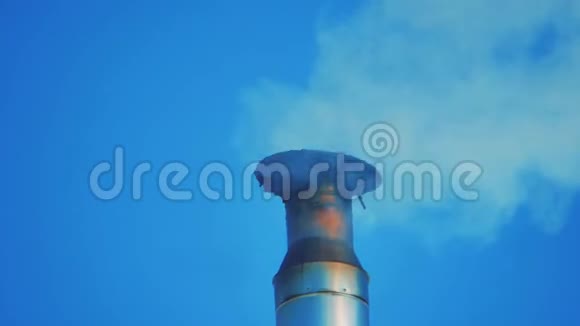 烟囱顶管一冬雪烟囱化工厂的生活方式环境污染视频的预览图