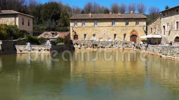 意大利托斯卡纳BagnoVignoni的旧热度假胜地视频的预览图